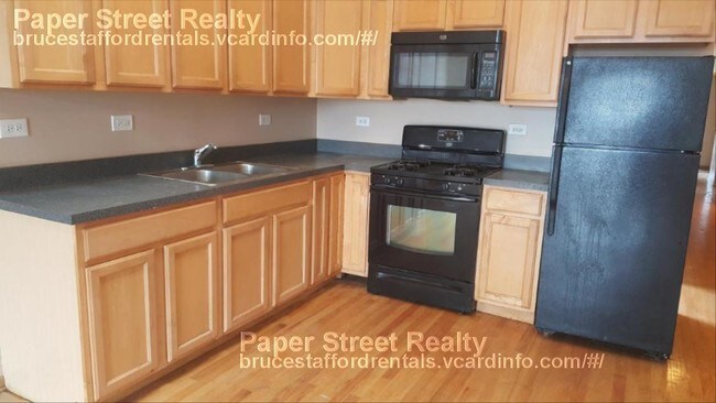 Building Photo - Section 8 Welcomed 3112 W Monroe St