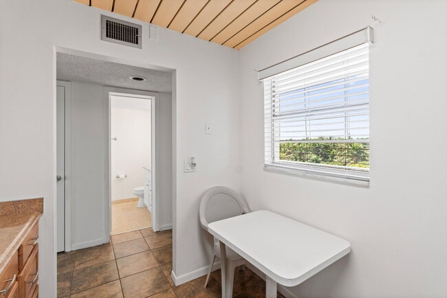 Photo - 2515 NE 2nd Ct Apartment