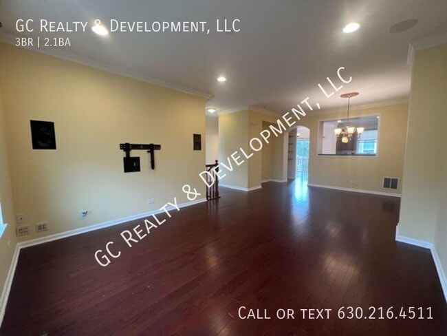 Foto del edificio - ***LEXINGTON PARK / 2162 SF FT END UNIT / ...