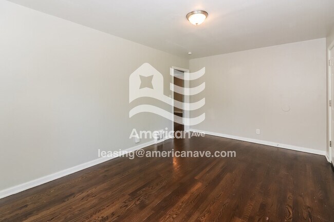 Foto del edificio - 7859 James A Reed Rd