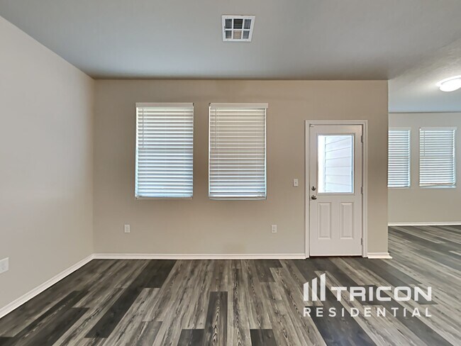 Building Photo - 6827 Freedom Hills San Antonio TX
