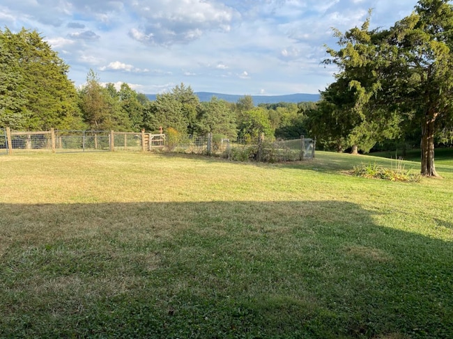 Building Photo - 907 Copp Rd