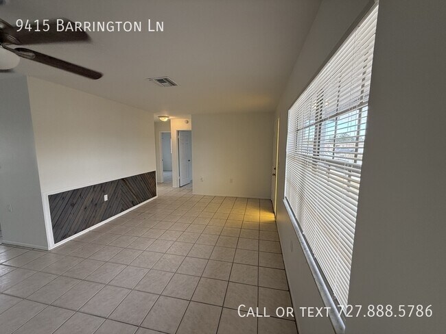 Foto del edificio - 9415 Barrington Ln