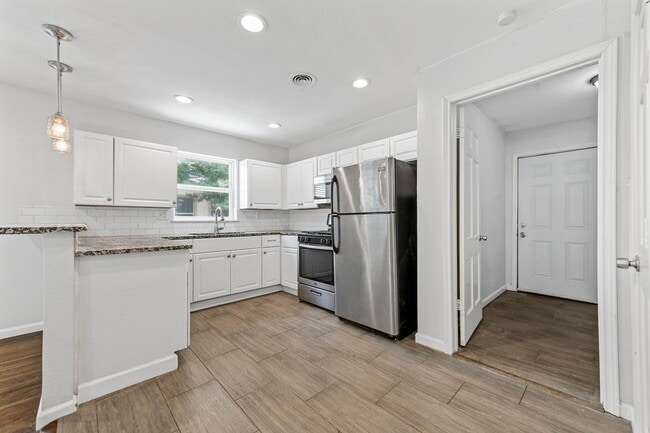 Building Photo - Single Family Home in 76109