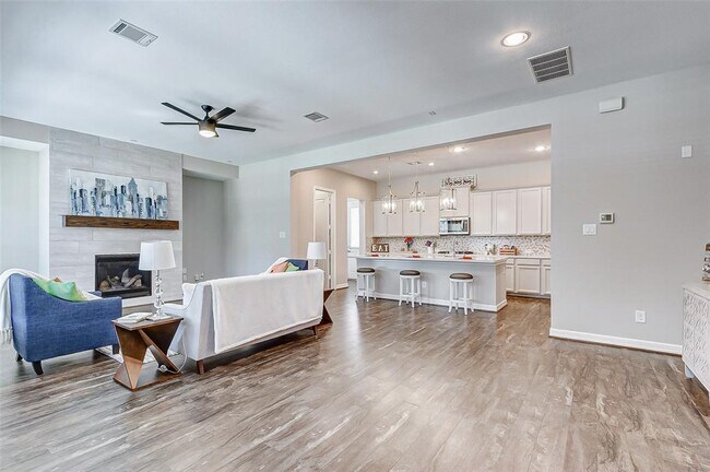 Building Photo - 18206 Lake Eagle Dr