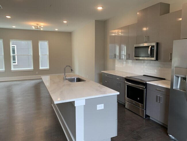 Foto del edificio - BEAUTIFUL TOWNHOMES IN MIDTOWN