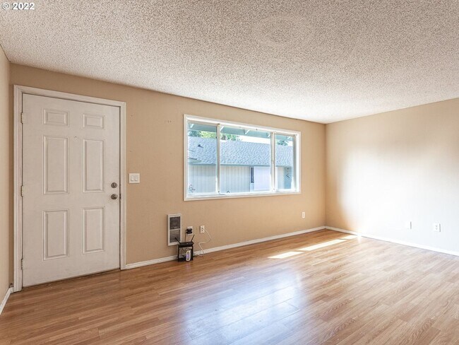 Foto del edificio - Bright Interior with Generous Bedroom Space – Includes Washer and Dryer