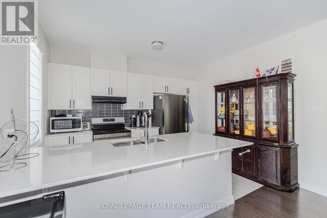 Photo du bâtiment - 621 Alopex Row