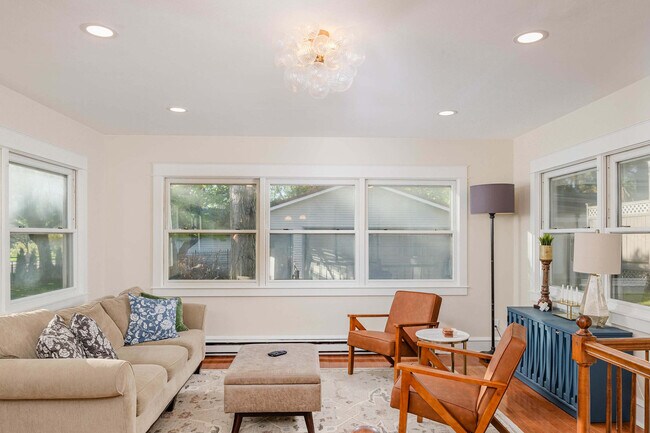 Foto del edificio - 805 S State St