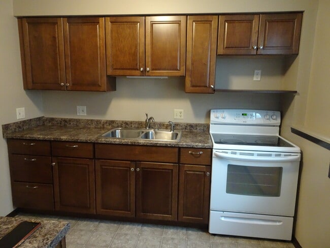 Building Photo - 404 Plaza Heights Rd