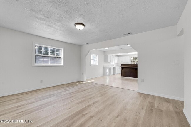 Foto del edificio - 2811 Myrtis Rd