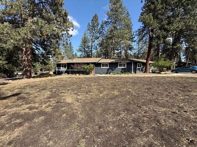 Foto del edificio - Spacious 4 Bed/3 Single Family Home in SW Bend - Large Backyard