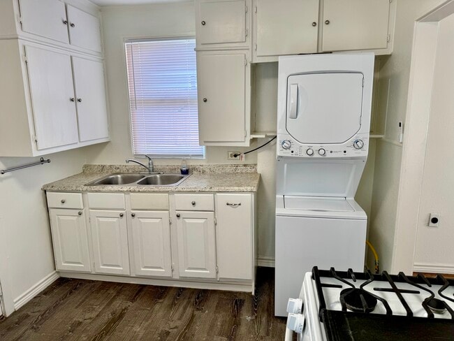 Building Photo - 513 Eleanor Ave