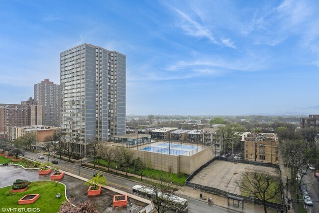 Building Photo - 5415 N Sheridan Rd