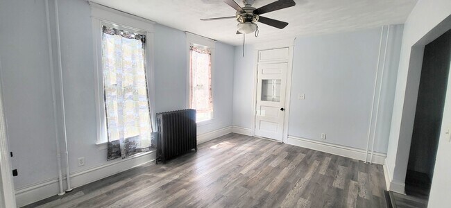 Foto del edificio - 1501 E Lewis St