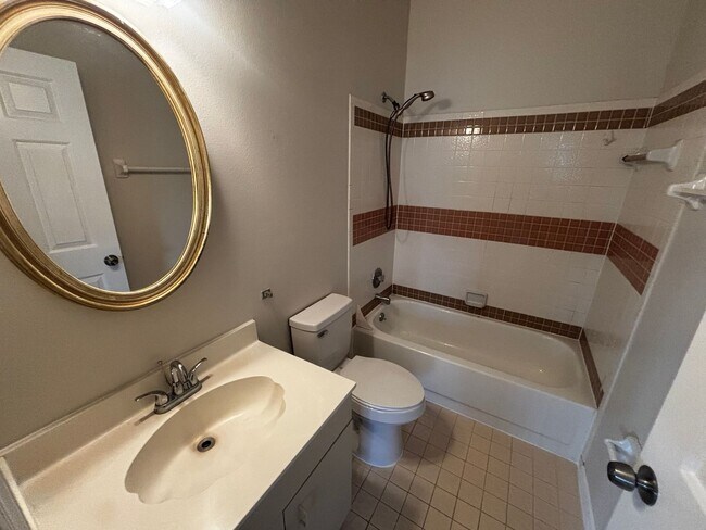 Foto del edificio - Newly Renovated 3/2 Home - Lake Joy/Magic ...