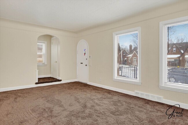 Foto del edificio - $1350 3 bedrooms