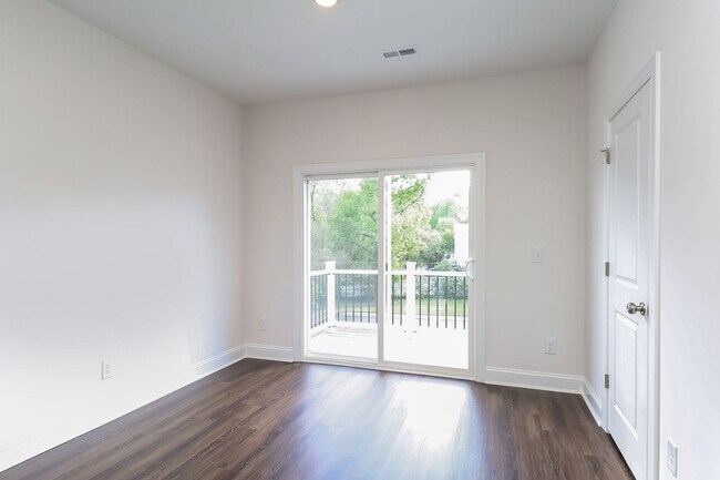 Building Photo - 3-Bedroom, 3.5 Bath Townhome for Rent in Charlotte, NC | Attached Garage & Modern Kitchen
