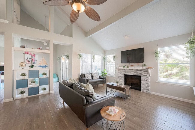 Foto del edificio - 16026 Hidden Acres Dr