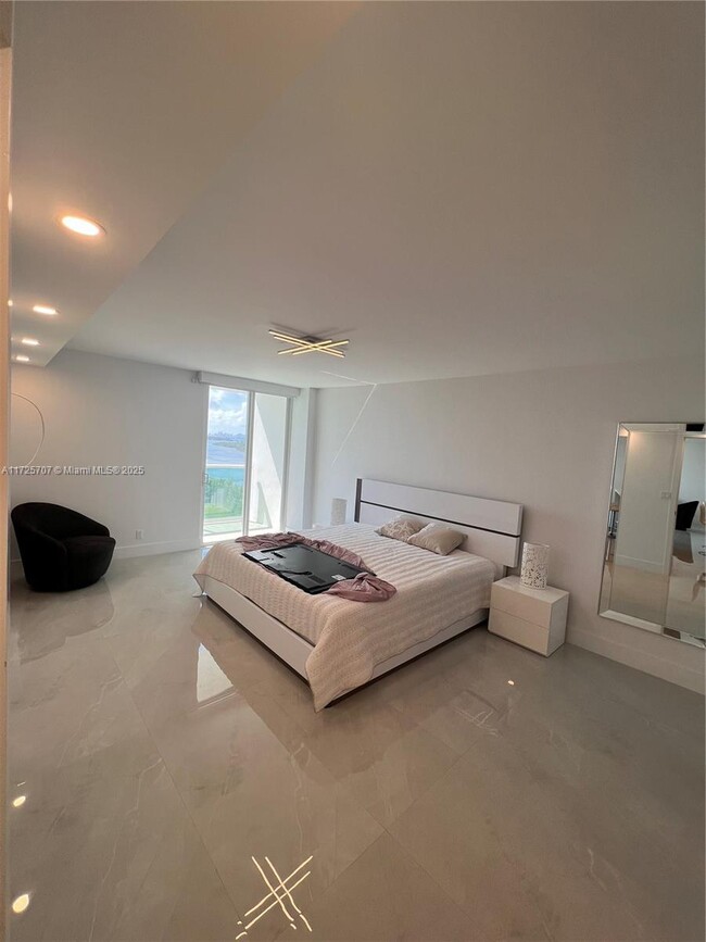 Building Photo - 2 bedroom in Sunny Isles Beach FL 33160