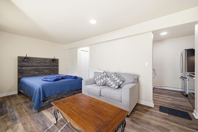 Foto del edificio - 1243 Cedars Ct