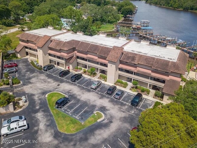 Building Photo - 1307 River Hills Cir E