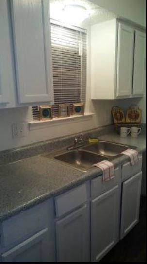 Building Photo - 1020 Fox Ave