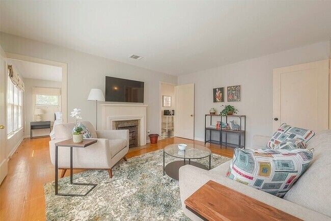 Foto del edificio - 1558 1/2 Castle Ct