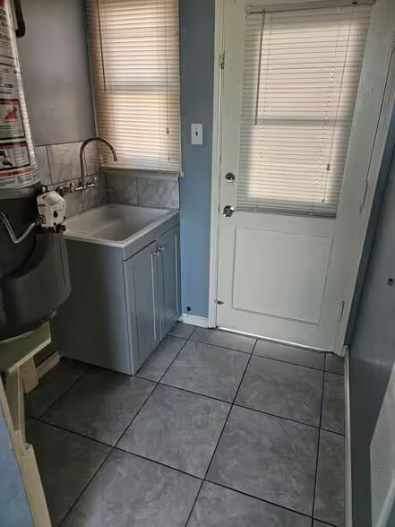 Building Photo - Knox Properties