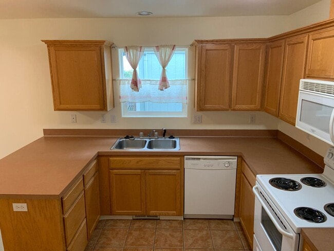 Building Photo - Available Now – Charming 3 Bed, 2.5 Bath H...