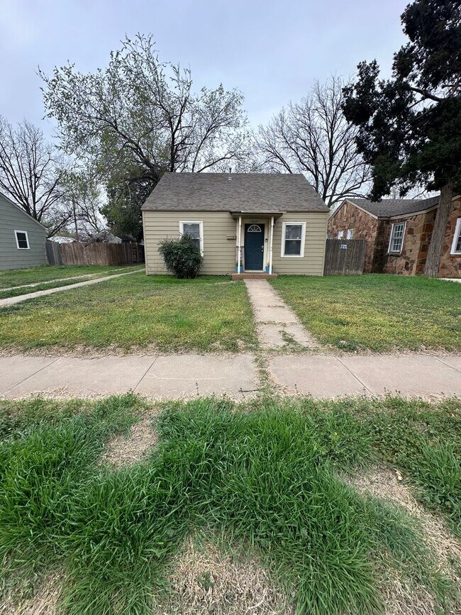 Building Photo - Pre-Leasing for Summer/Fall 2023 - Cute up...