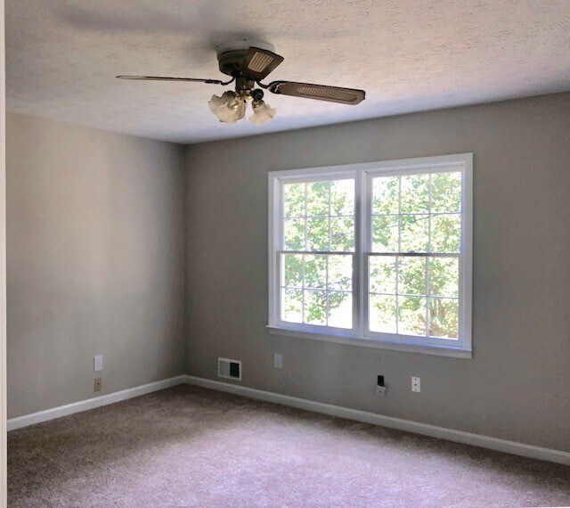 Foto del edificio - Large 3 bedroom 2 bath home in the heart of Kennesaw