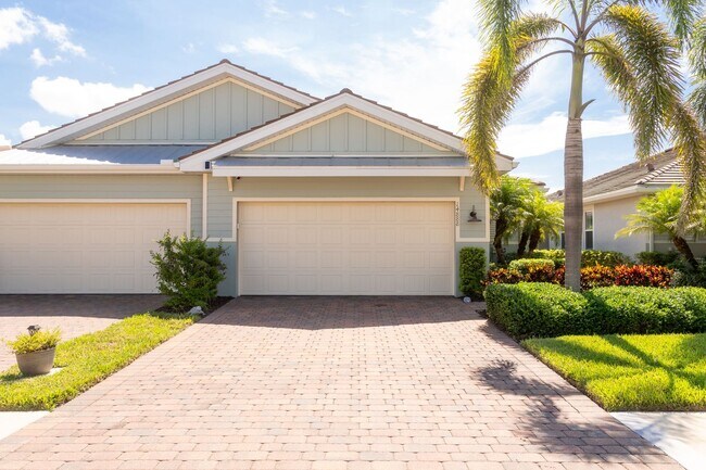 Foto del edificio - **SEASONAL RENTAL IN NAPLES RESERVE**LAKE FRONT**FULLY FURNISHED**OPEN TO AN ANNUAL LEASE**