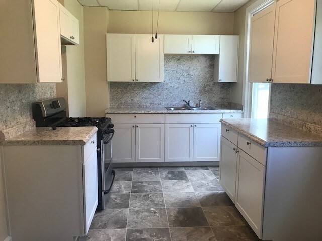 Foto del edificio - Classic 2 bedroom borough home MONTH TO MONTH LEASE ONLY!