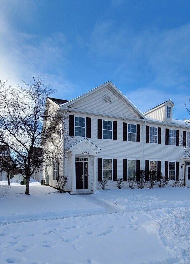 Foto principal - 2559 Hillsboro Blvd