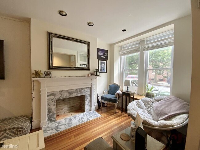 Building Photo - 4 br, 4.5 bath Townhome - 107 E West St