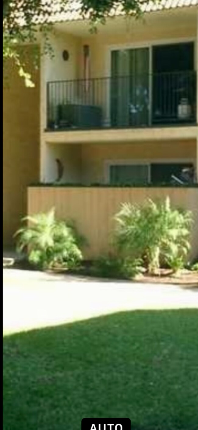 Building Photo - 589 N Johnson Ave