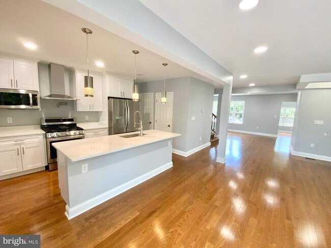 Building Photo - 1318 Ingraham St NW