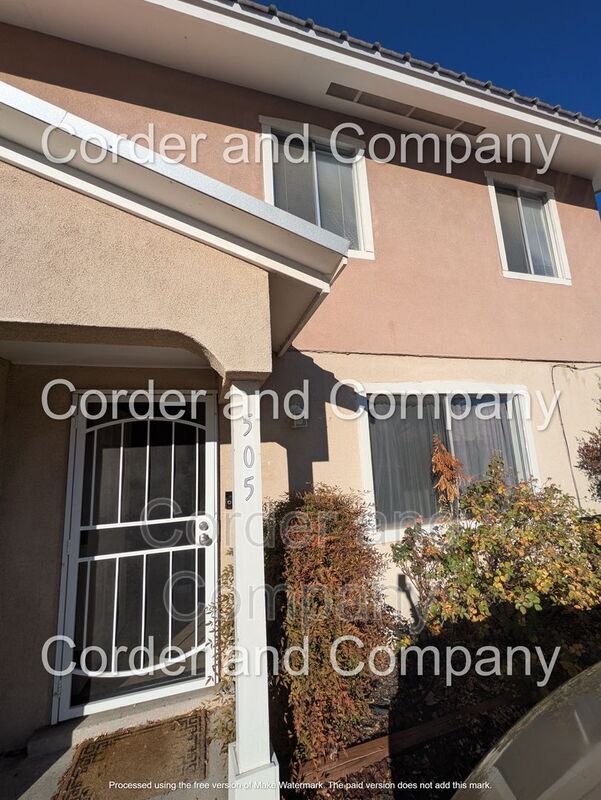 Building Photo - 505 Circulo Floretta NW