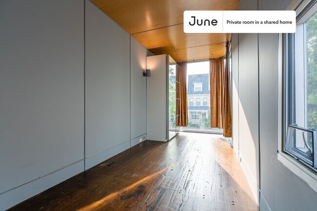 Foto del edificio - Room in Shared 6 bed/6 bath home