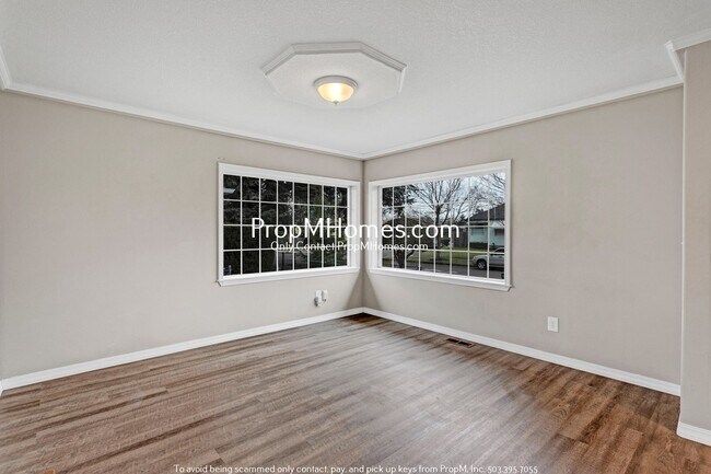 Foto del edificio - Charming 3 Bed + Office in NE! Deposit Spe...