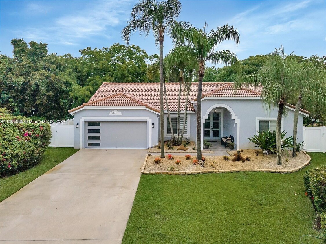 Primary Photo - 1800 Water Ridge Dr