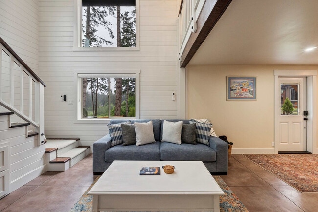 Building Photo - 205 Woodland Dr