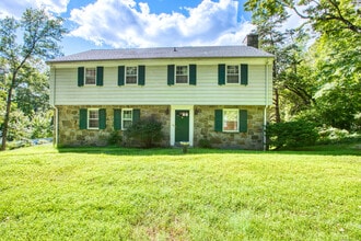 Building Photo - 226 Stanwich Rd