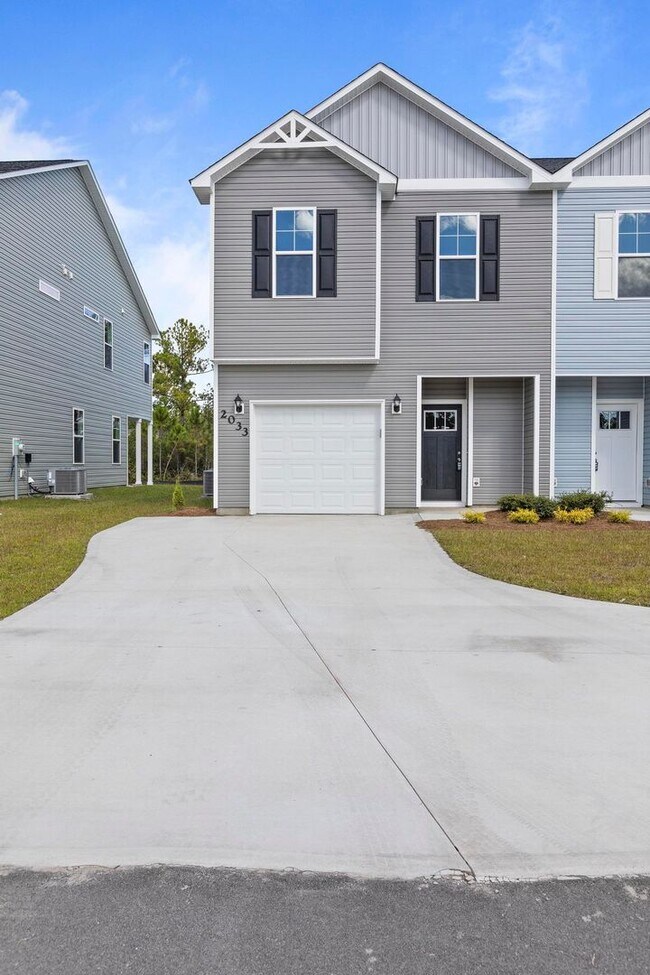 Foto del edificio - Townhouse For Rent in Holly Ridge!