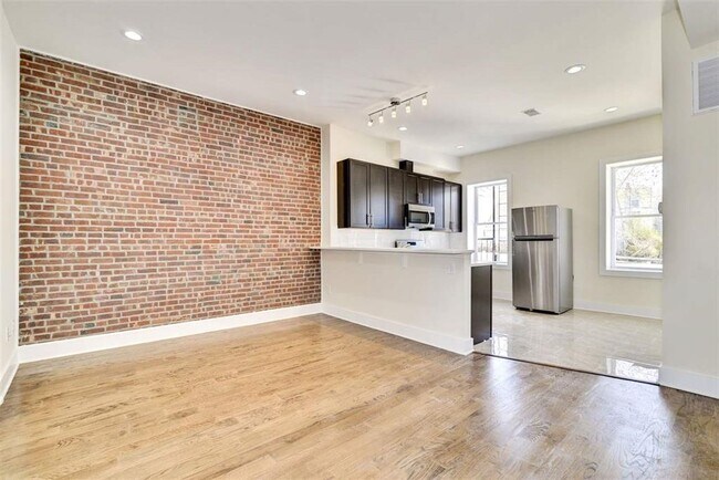 Building Photo - 165 Webster Ave