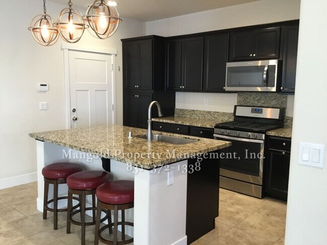 Building Photo - Spacious Two Story 3 Bed 2 Bath Home Locat...