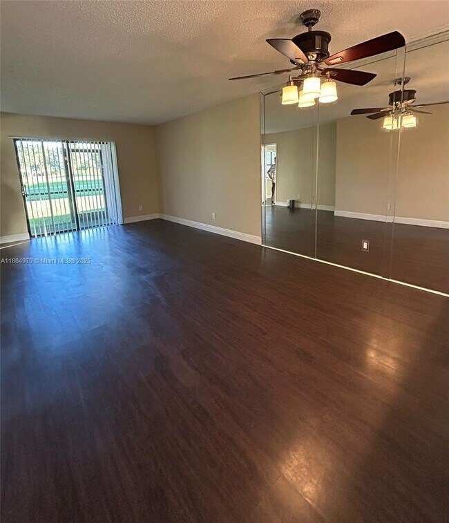 Foto del edificio - 10325 NW 11th St