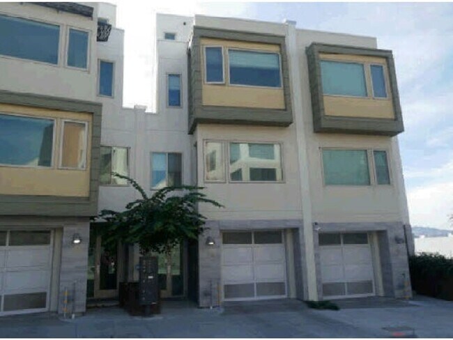 Foto del edificio - 4 Bedroom Townhome in San Francisco Shipyards