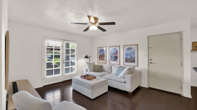Foto del edificio - 5995 N 78th St